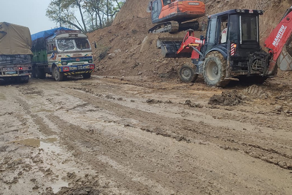 दाउन्ने सडक एक वर्षमा ६३ पटक अवरुद्ध