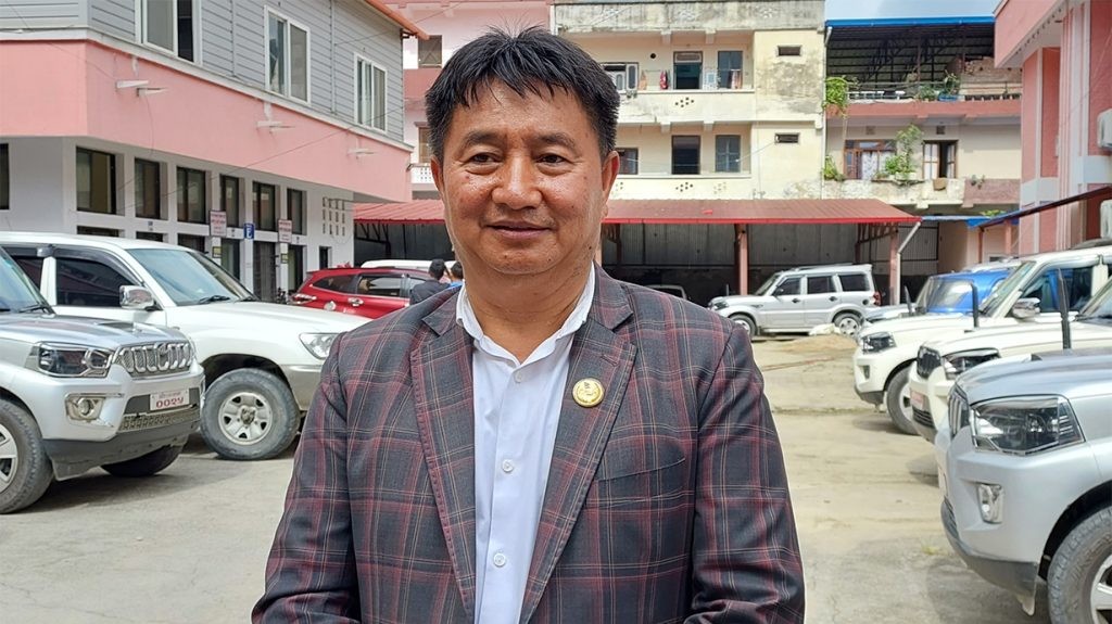 दुई सांसदले मुख्यमन्त्री बहादुर सिंह लामाविरूद्धको अविश्वास प्रस्ताव फिर्ता