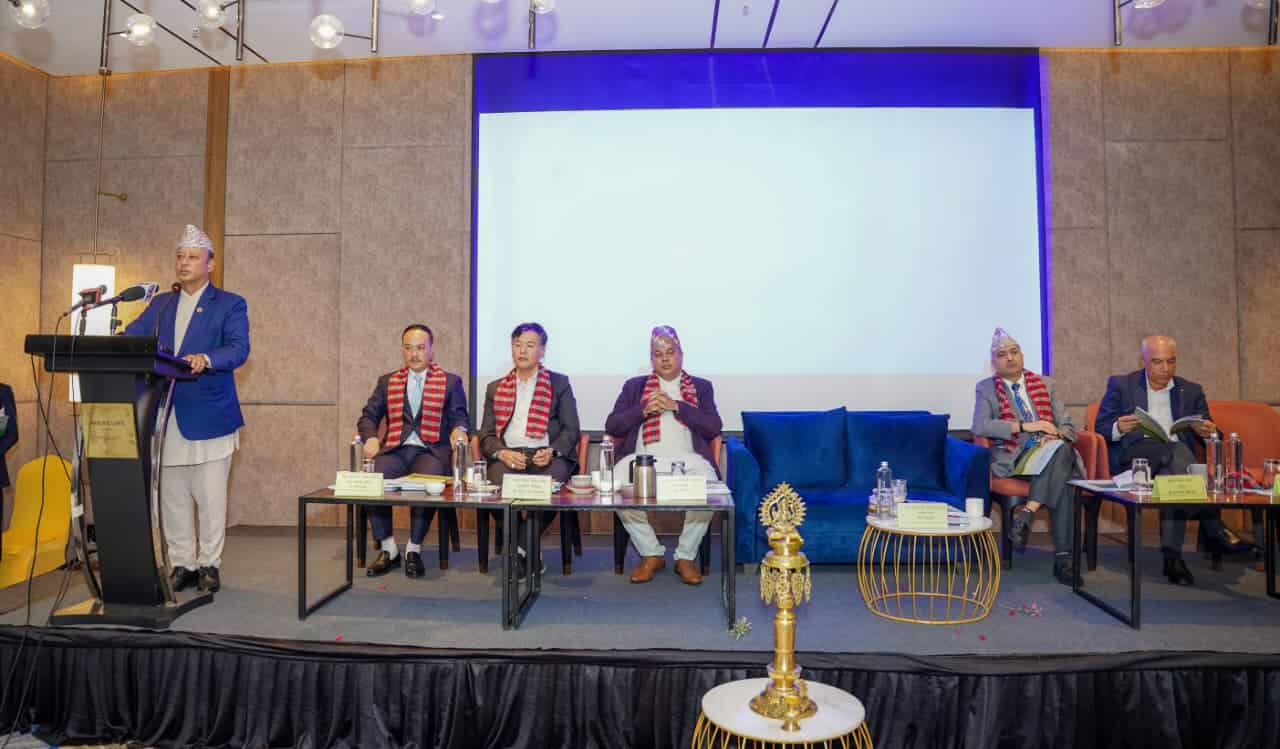 विद्युत उत्पादनको क्षमता हेरेर प्रसारण लाईन निर्माणमा लाग्नुपर्छ : उर्जामन्त्री खड्का