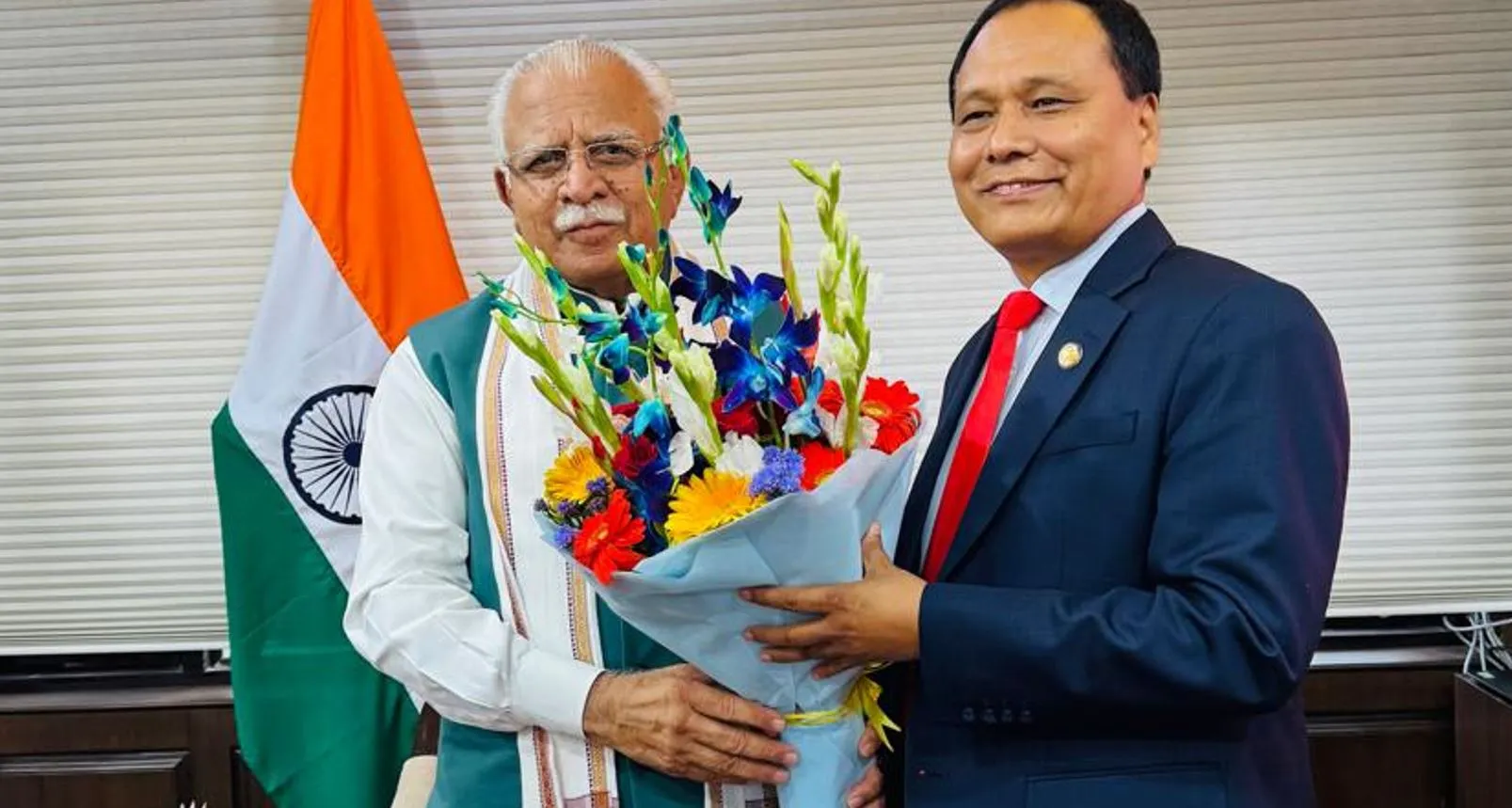 ऊर्जामन्त्री घिसिङ र भारतीय विद्युतमन्त्री खट्टरबीच भेट, विद्युत व्यापार, प्रसारण लाइन लगायतका विषयमा छलफल