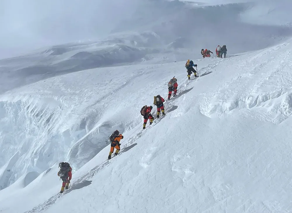 हिमाल आरोहणका लागि ८२ जनाले लिए अनुमति,  १ करोड ८४ लाख रोयल्टी संकलन