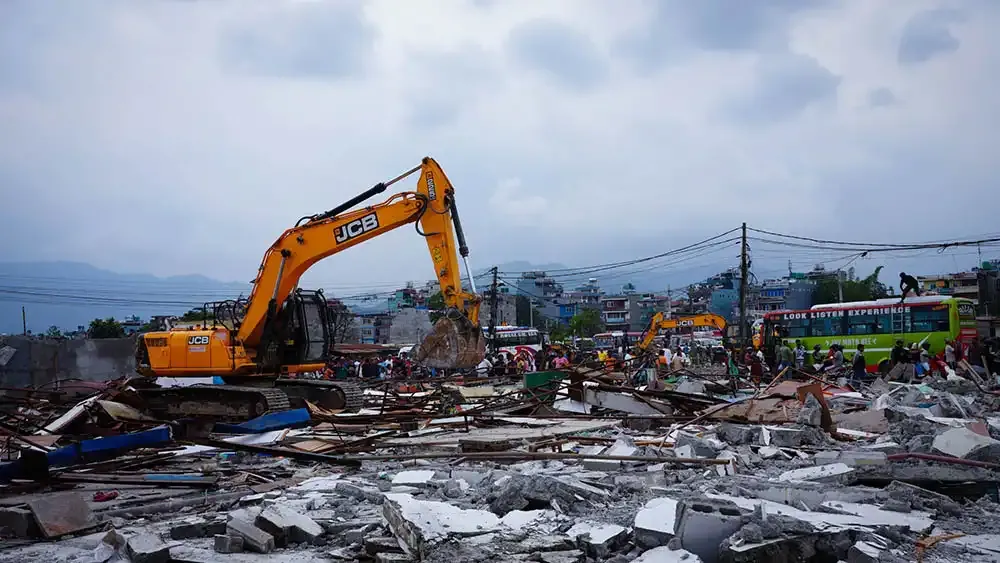 पोखरा बसपार्कको कम्प्लेक्सका ३२० वटा सटरकबल हटाइयो