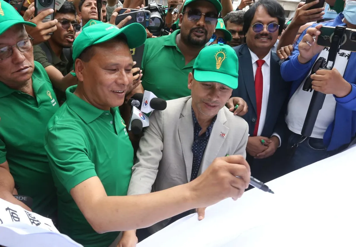 विद्युतमा लगाइएको भ्याट खारेजीको माग गर्दै उज्यालो नेपालको हस्ताक्षर अभियान सुरु (तस्बिरहरु)