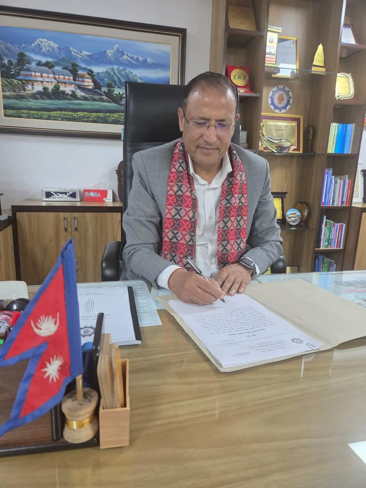लगानी कोषका नवनियुक्त कार्यकारी निर्देशक कार्कीले गरे पदबहाली