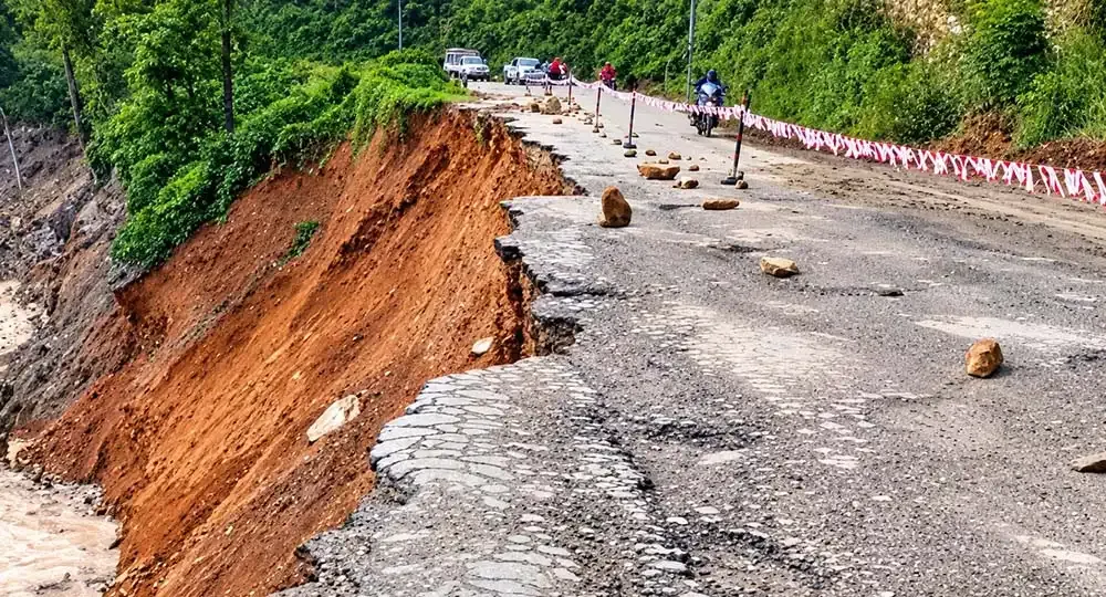 परेवाभिरमा मर्मत गर्न पृथ्वी राजमार्ग आजपनि साँझसम्म बन्द