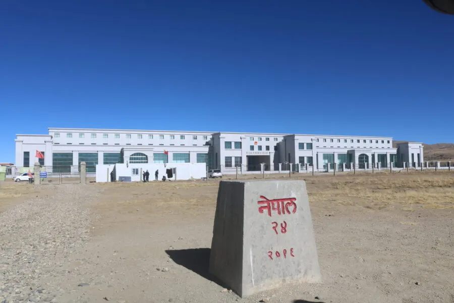 रसुवागढी नाका बन्द भएपछि कोरलामा बढ्यो चहलपहल, भन्सारमा थपिँदै जनशक्ति
