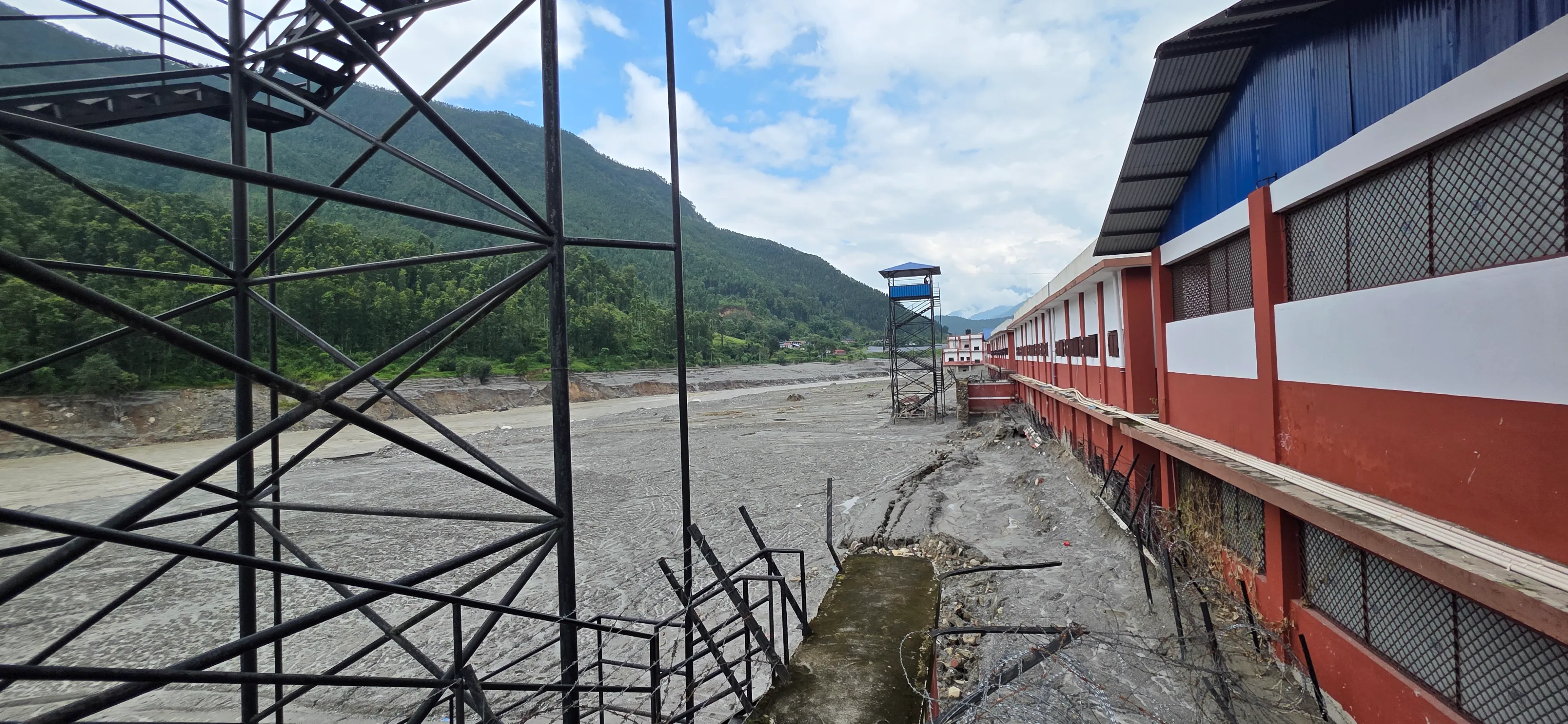 त्रिशूलीमा बाढी आउँदा सुरक्षाकर्मीको सतर्कताले बाढीमा जोगिए ९२३ कैदीबन्दी