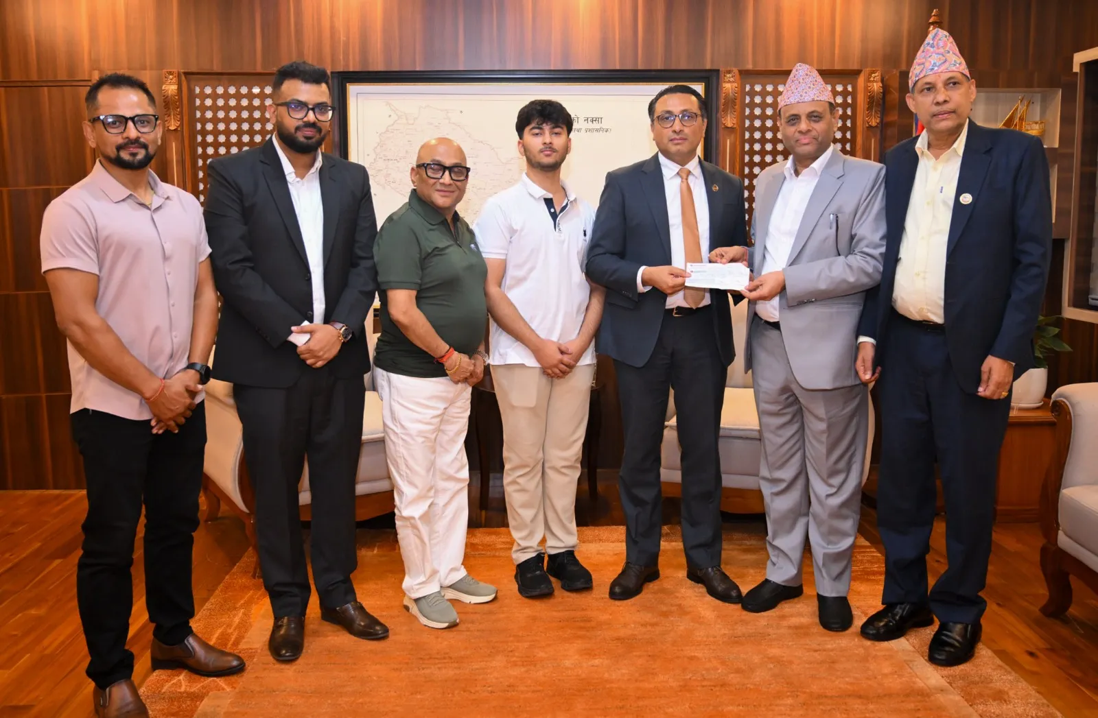 बाढी पीडितलाई यशोदा ग्रुपको ३ करोड ५१ लाख नगद र ३० लाख बराबरको करेन्ट चाउचाउ सहयोग
